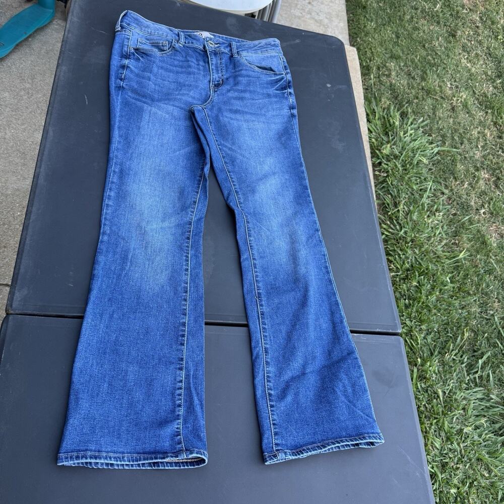SO Low Rise Bootcut Jeans Women’s Size 13 / 31W Medium Wash Stretch Denim - Picture 4 of 11